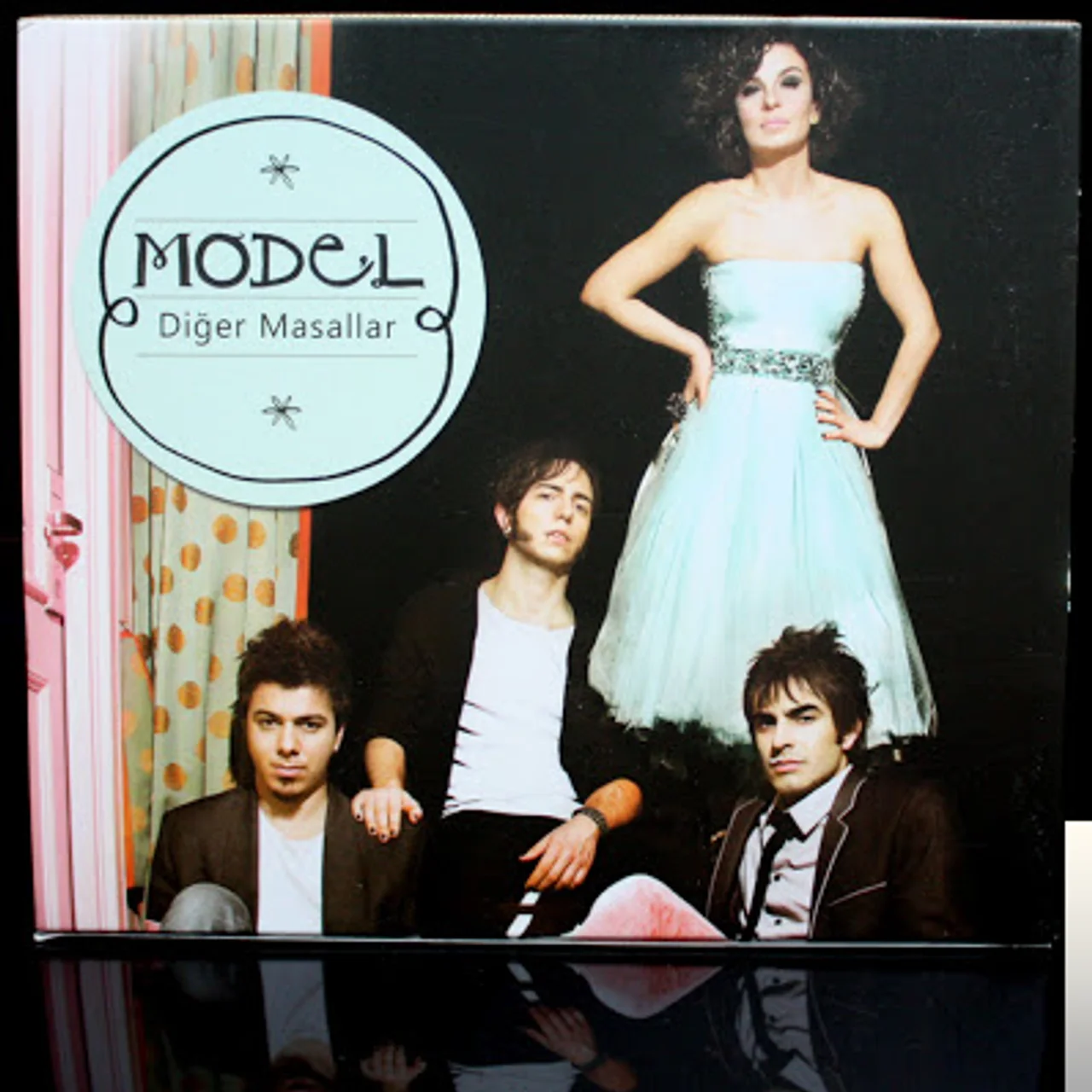 Model - Pembe Mezarlık
