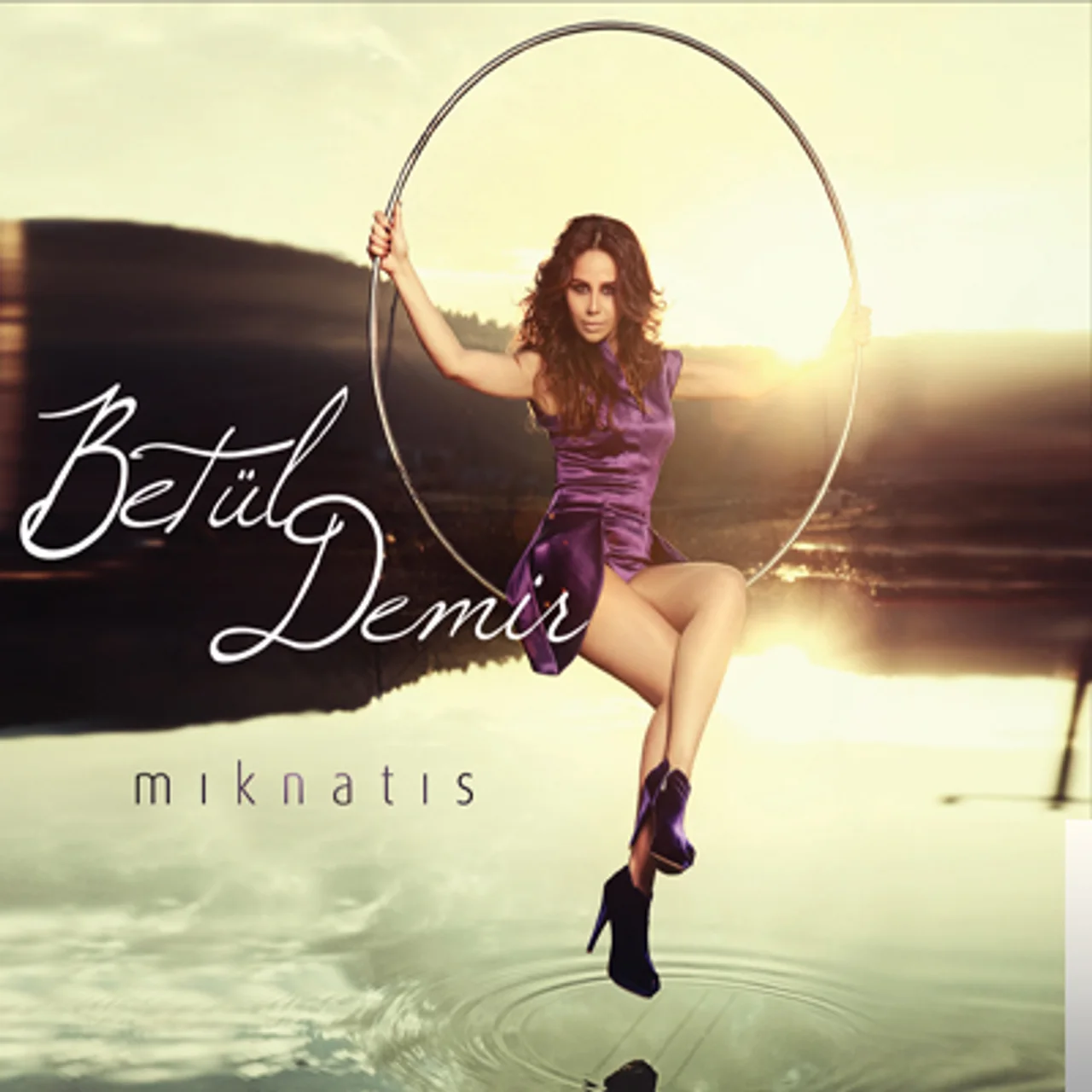 Betül Demir - Üşüdüm