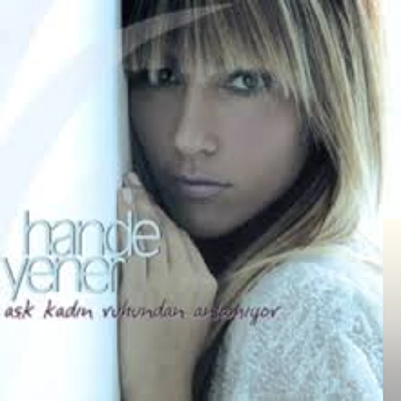 Hande Yener - Yanındaki Var ya