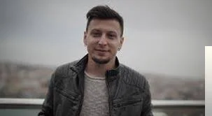 Hasan Azze - Kırmızı
