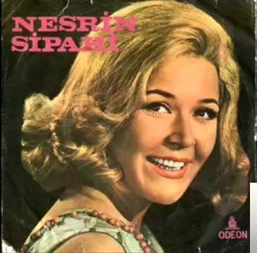 Nesrin Sipahi - Biraz Kül Biraz Duman O Benim İşte
