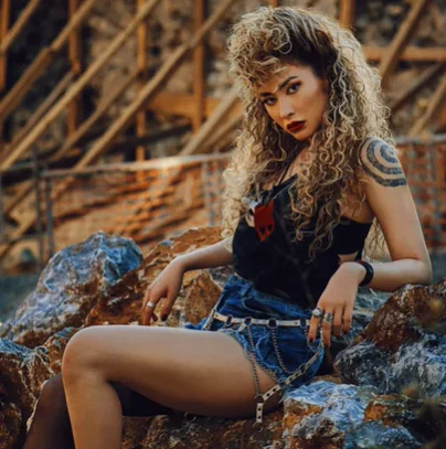 Sena Şener - Benimle Yan